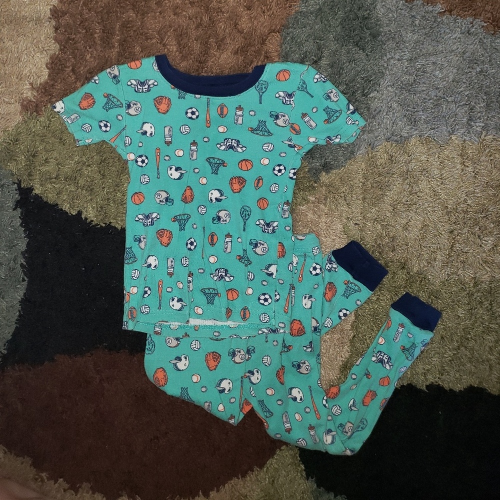 Carter's pajama set